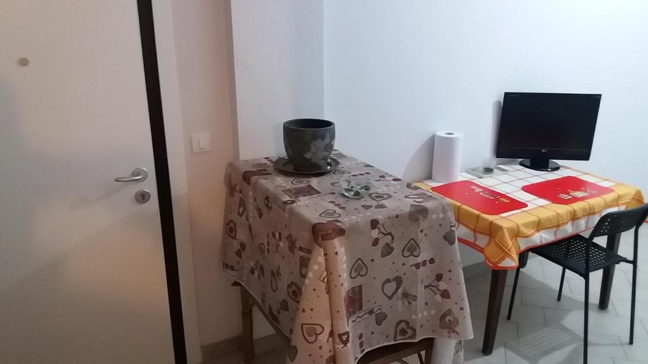 Emily'S Rooms "Villa Romana" Cir17067 Desenzano del Garda Kültér fotó